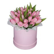 Шляпная коробка из розовых тюльпанов Шляпная коробка из розовых тюльпанов